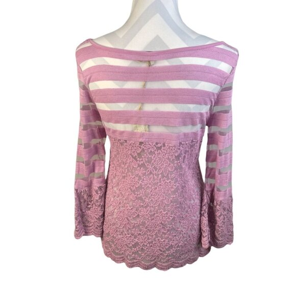 Buckle Gimmicks by BKE Women's Small Lace Blouse Purple Flutter Sleeve NEW - Picture 4 of 7
